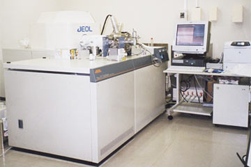高分解能質量分析装置　JEOL JMS-700 MStation